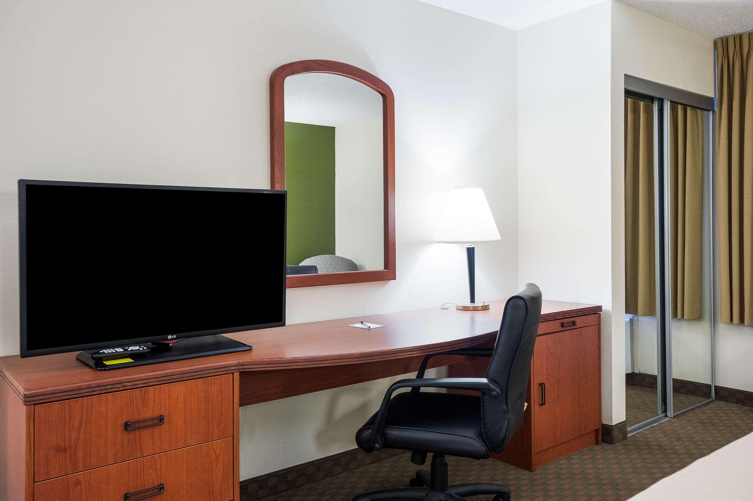Quality Inn & Suites Lake Charles South Екстер'єр фото